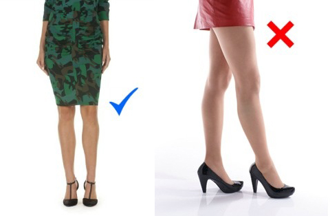 2 dobladillos diferentes para mujeres, uno en la rodilla marcado como correcto, la falda muy corta marcada como incorrecta